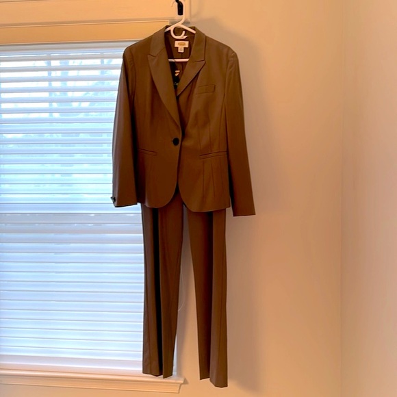 Talbots tan suit - Picture 2 of 9